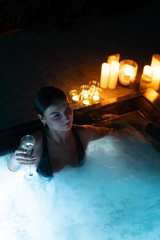Le Pavillon M, Piscine et Spa au pied du château, Petit-Déjeuner inclus, Parking privé, Grignan