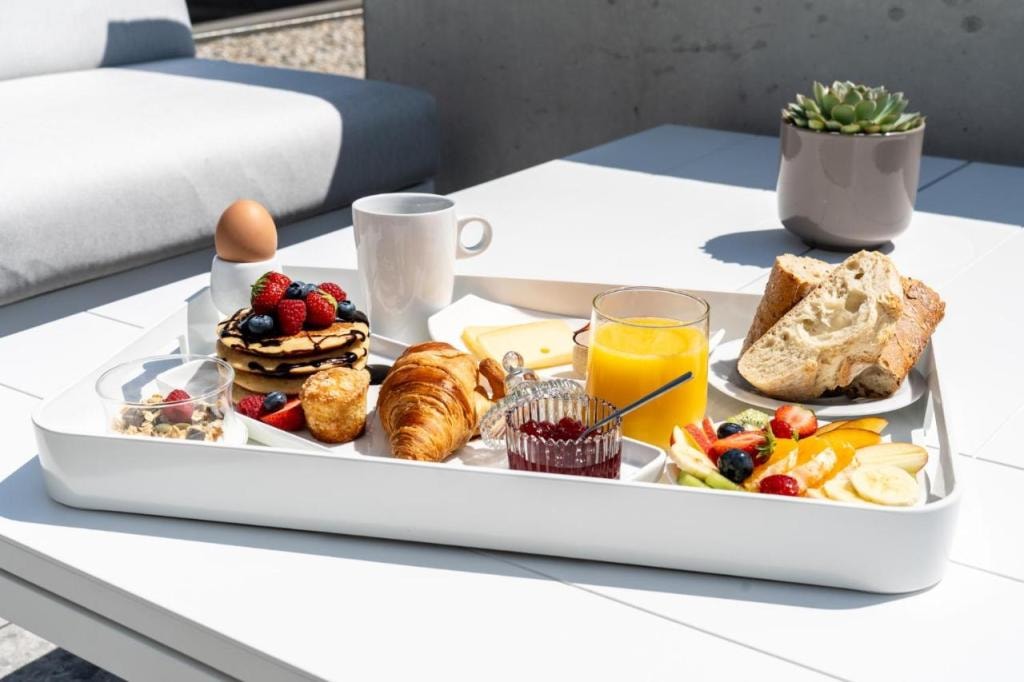 Le Pavillon M, Piscine et Spa au pied du château, Petit-Déjeuner inclus, Parking privé, Grignan