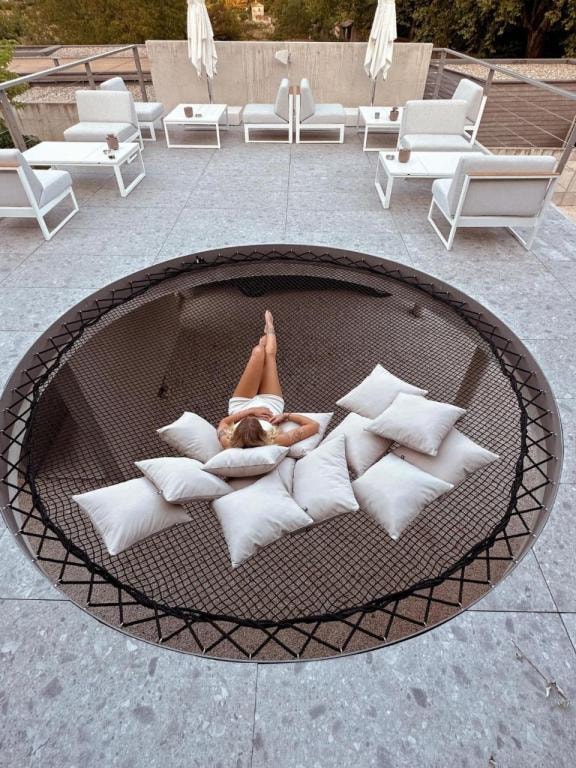 Le Pavillon M, Piscine et Spa au pied du château, Petit-Déjeuner inclus, Parking privé, Grignan