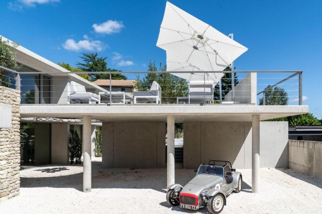 Le Pavillon M, Piscine et Spa au pied du château, Petit-Déjeuner inclus, Parking privé, Grignan