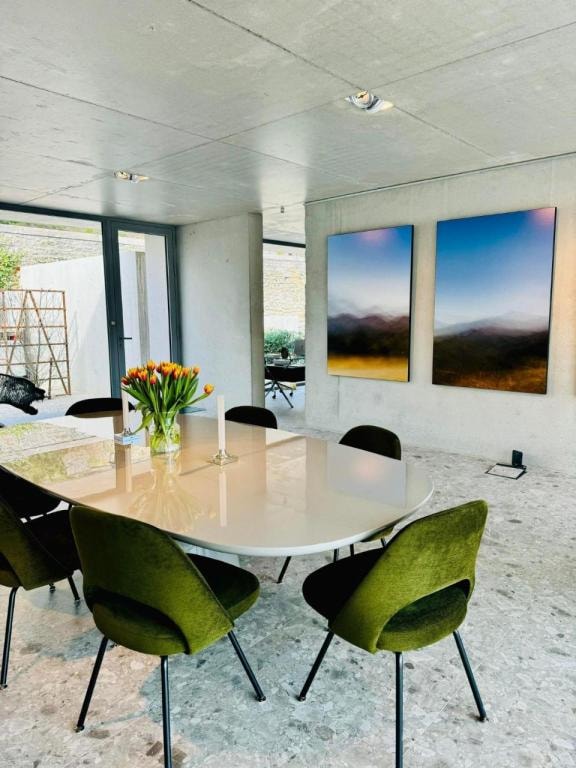 Le Pavillon M, Piscine et Spa au pied du château, Petit-Déjeuner inclus, Parking privé, Grignan
