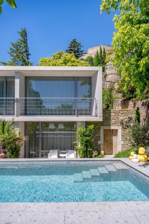 Le Pavillon M, Piscine et Spa au pied du château, Petit-Déjeuner inclus, Parking privé, Grignan