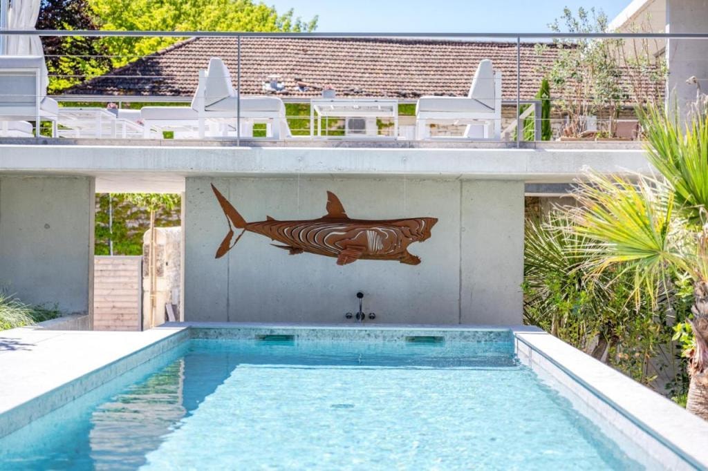 Le Pavillon M, Piscine et Spa au pied du château, Petit-Déjeuner inclus, Parking privé, Grignan
