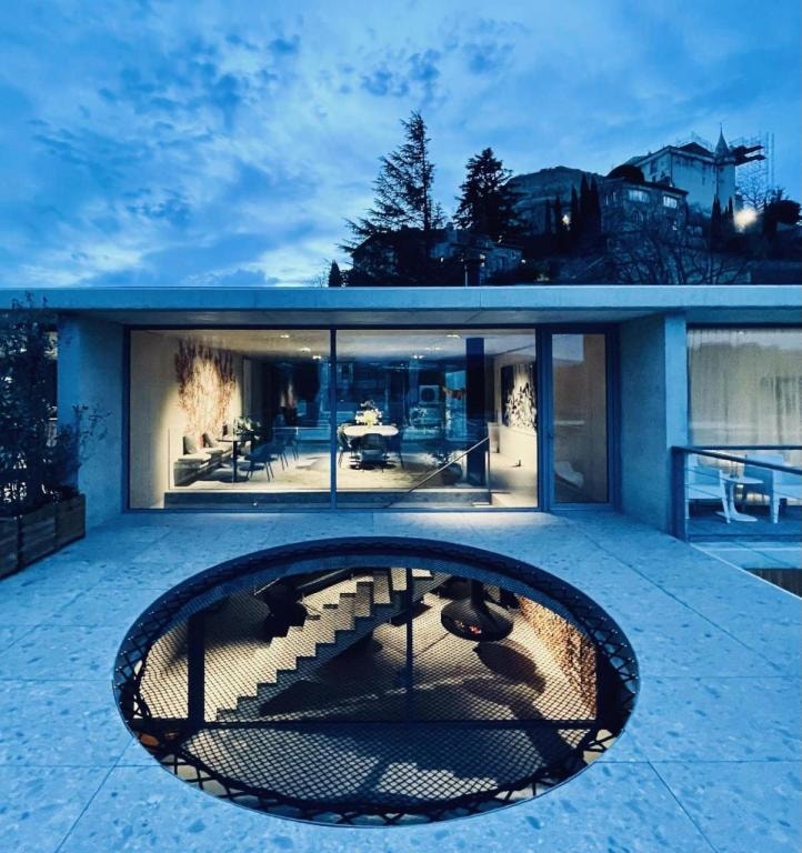 Le Pavillon M, Piscine et Spa au pied du château, Petit-Déjeuner inclus, Parking privé, Grignan