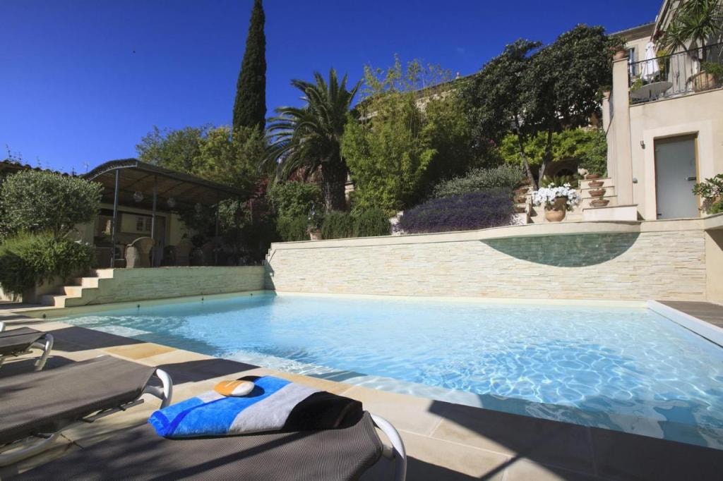 Cinq & Sept LGBT Resort for men