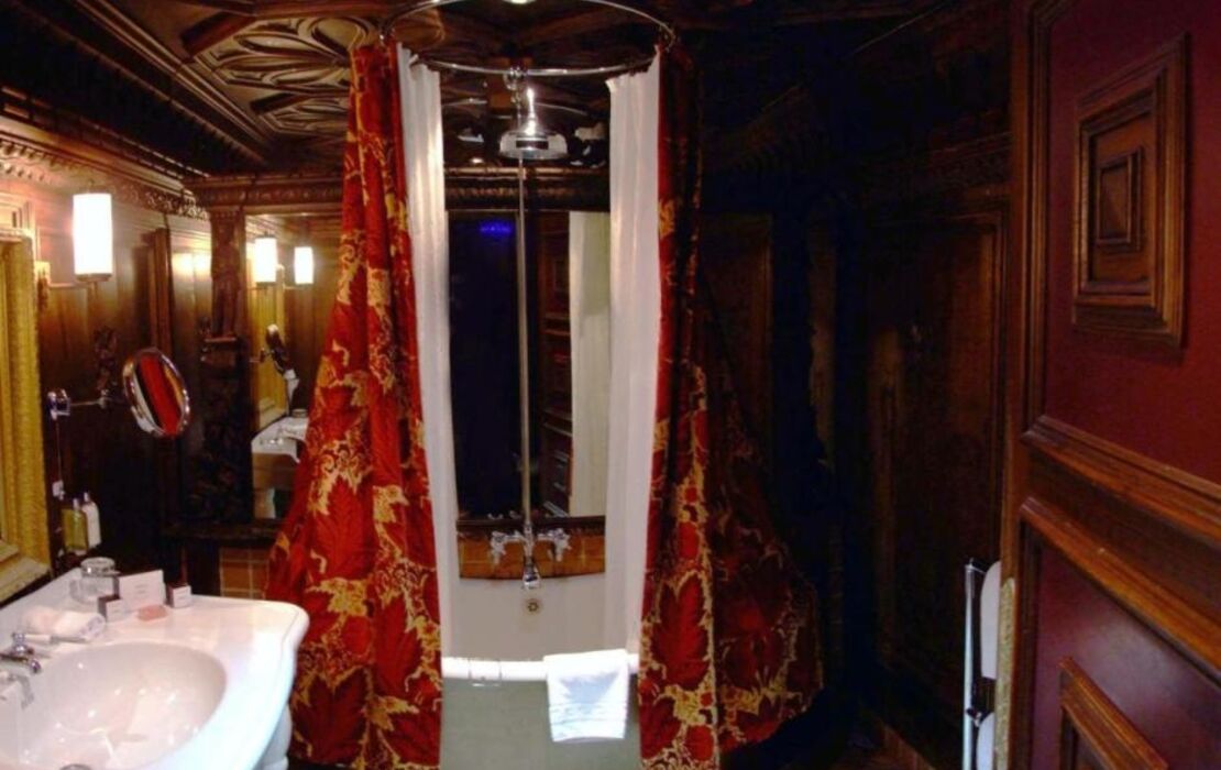 The Witchery by the Castle