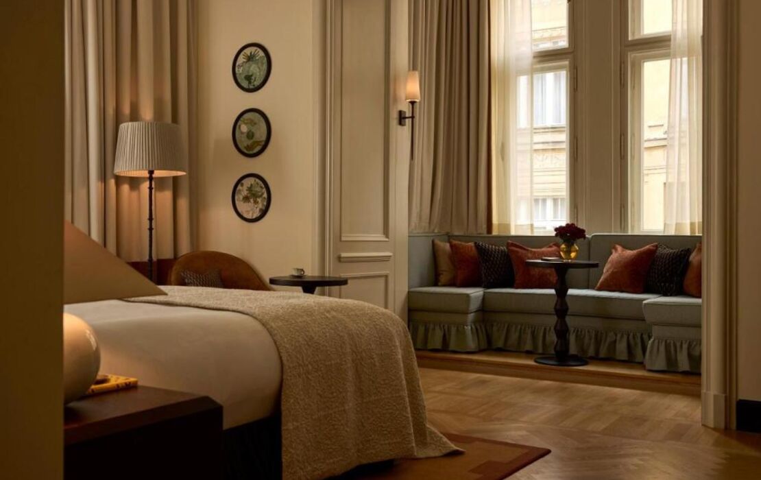 Sir Prague, part of Sircle Collection