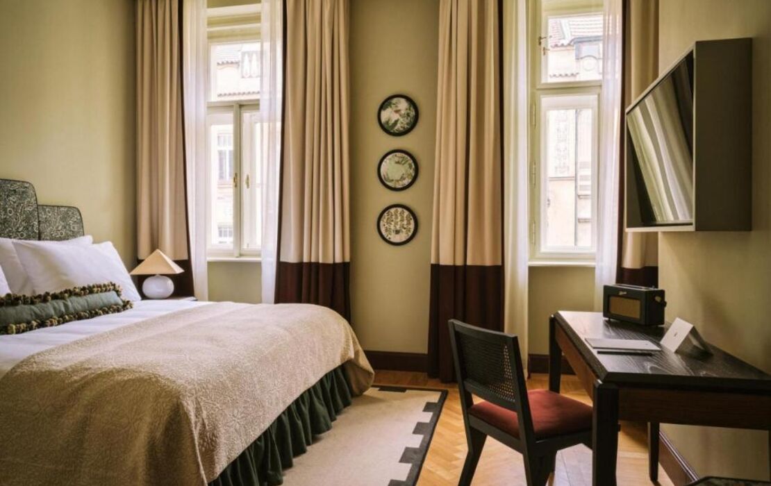 Sir Prague, part of Sircle Collection