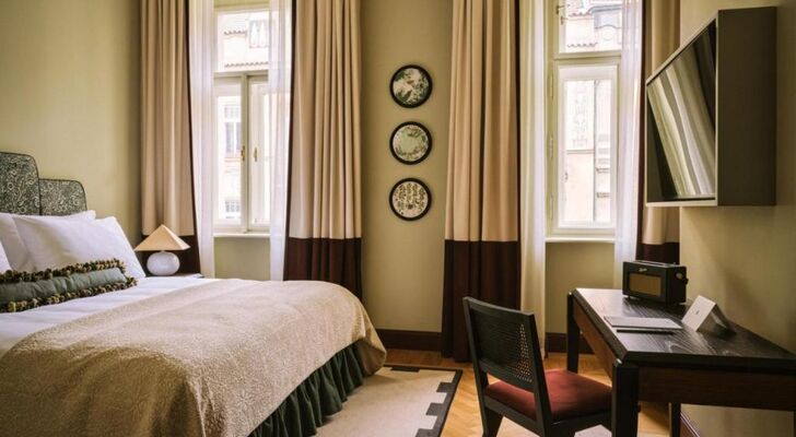 Sir Prague, part of Sircle Collection