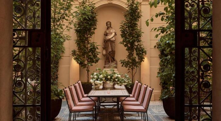 Sir Prague, part of Sircle Collection