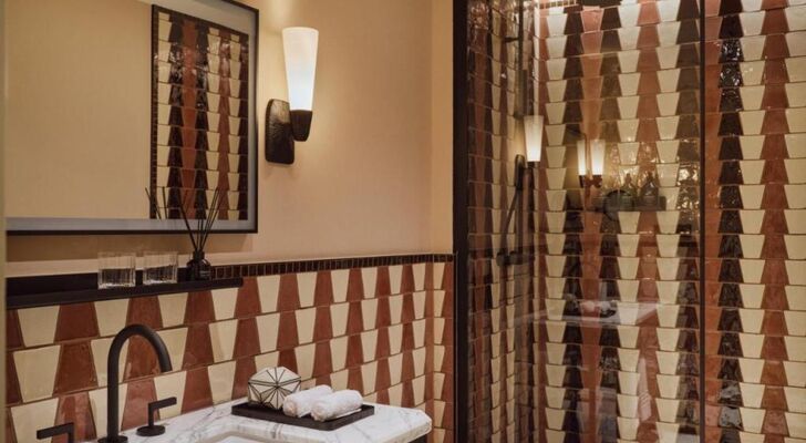 Sir Prague, part of Sircle Collection