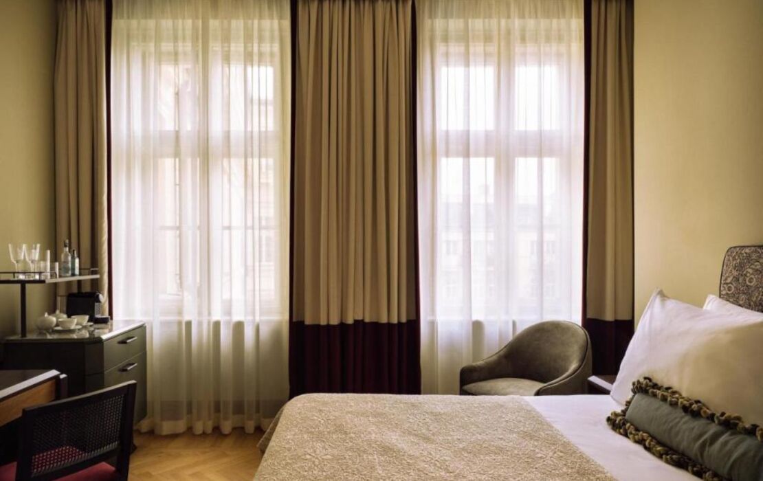 Sir Prague, part of Sircle Collection