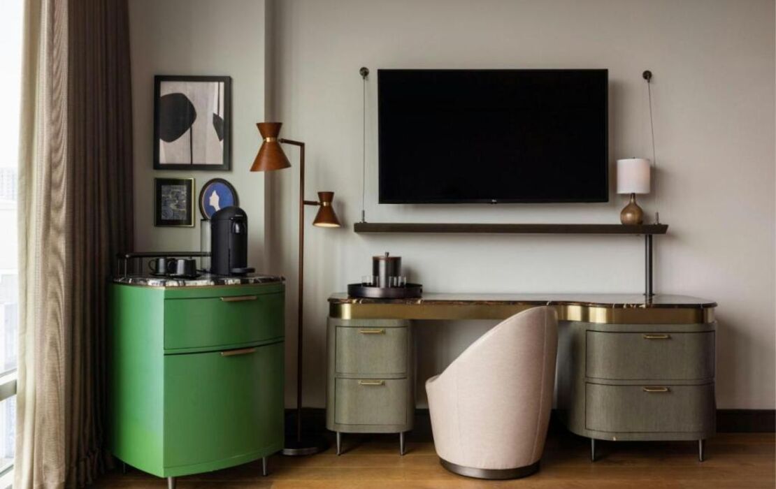 The Tess, Autograph Collection