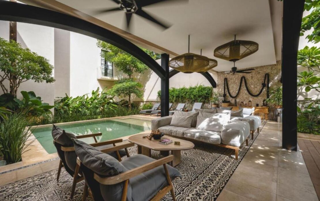 Adoro Hotel Boutique