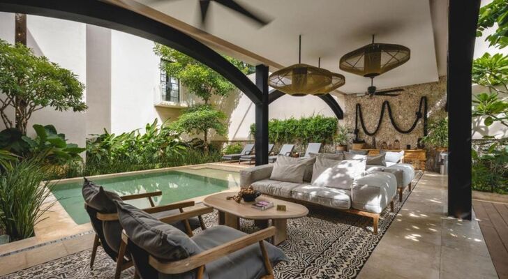 Adoro Hotel Boutique