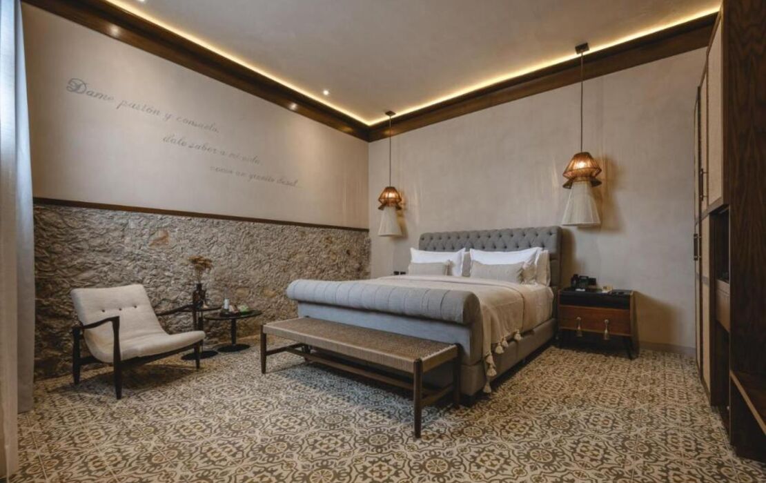 Adoro Hotel Boutique
