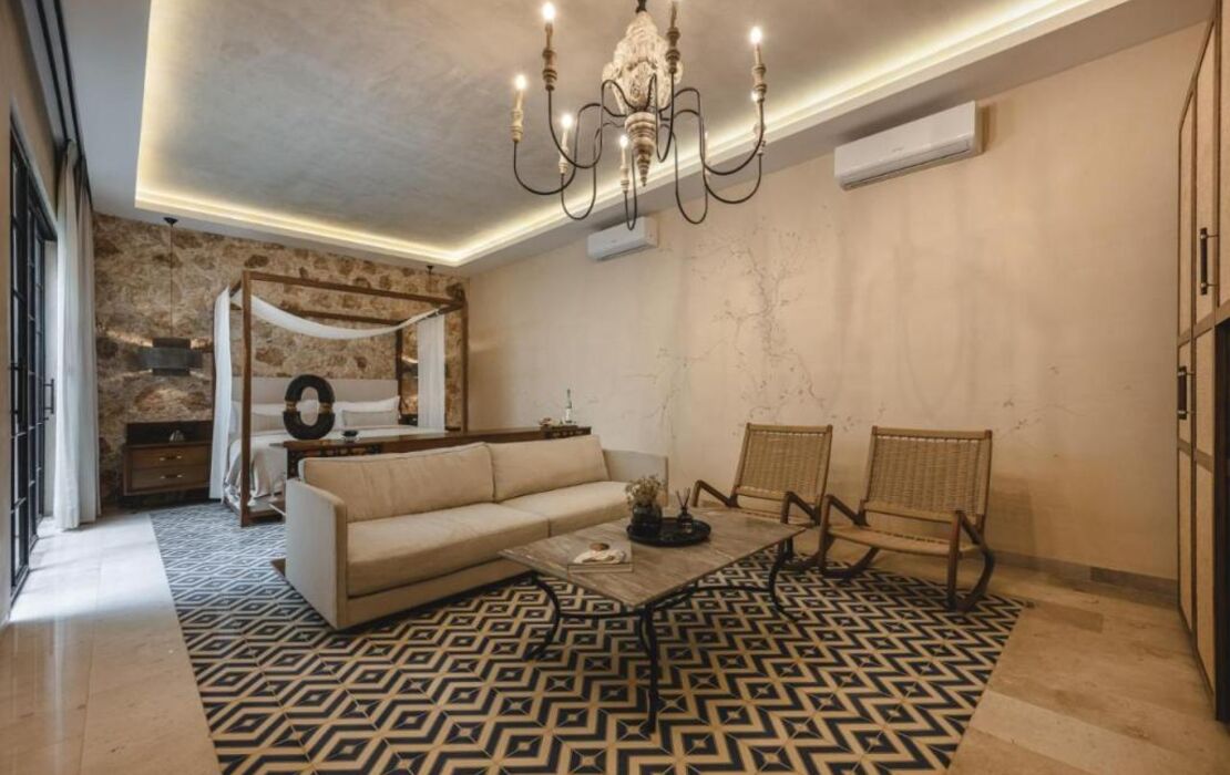 Adoro Hotel Boutique