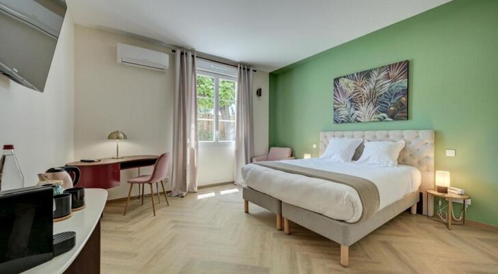 Logis Hotel Le Blason de Provence