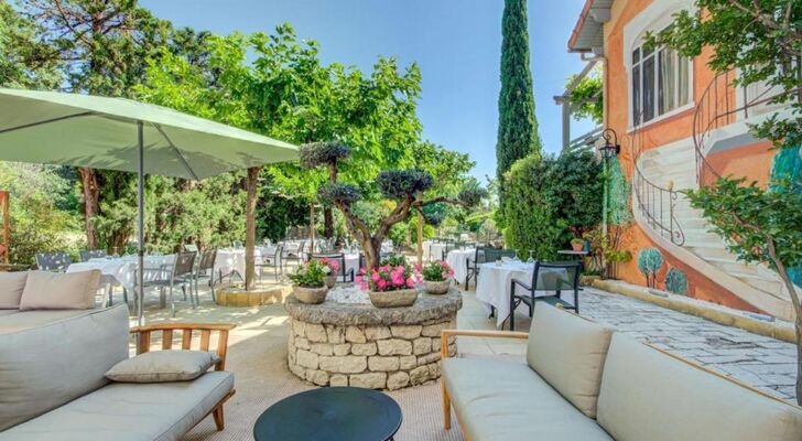 Logis Hotel Le Blason de Provence