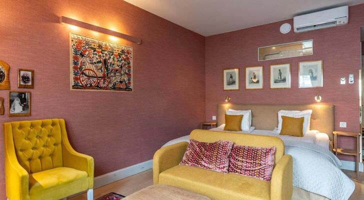 Lady Hamilton Hotel