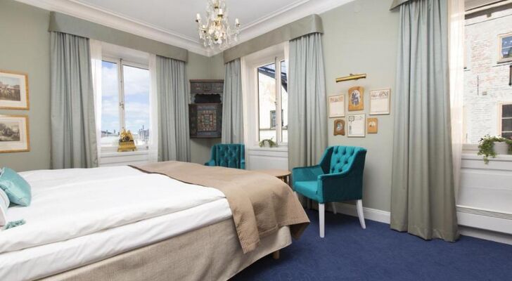 Lady Hamilton Hotel