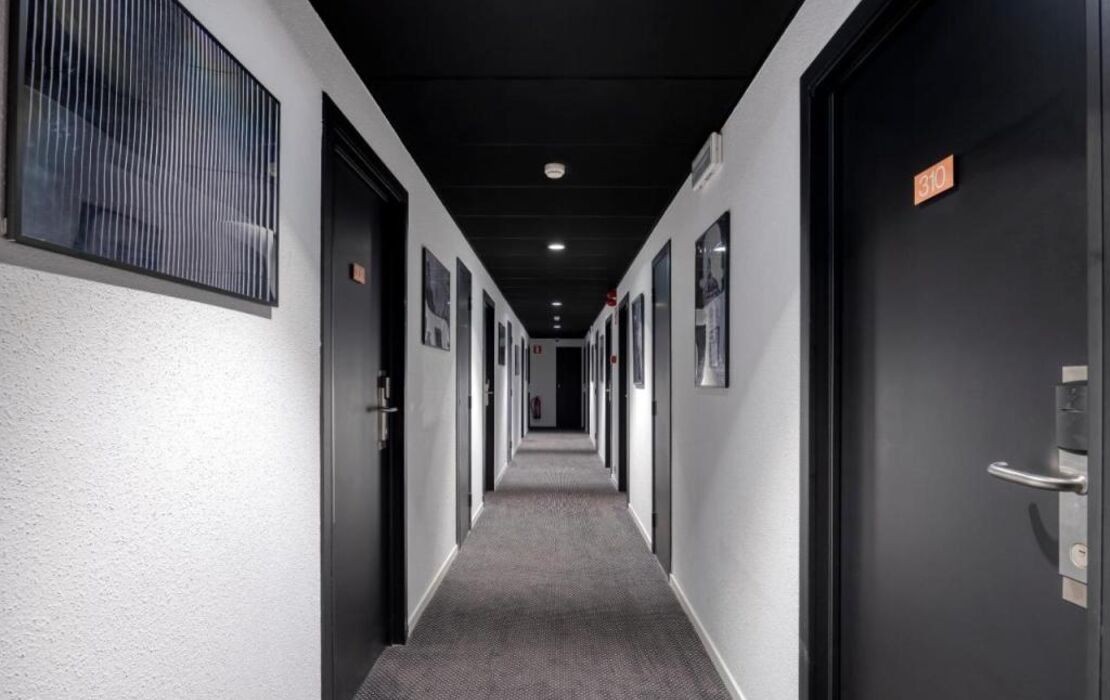 Aris Grand Place Hotel