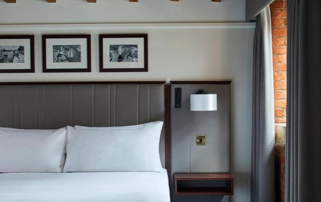 Manchester Marriott Victoria & Albert Hotel