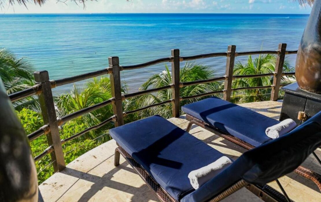 El Taj Oceanfront and Beachside Condo Hotel