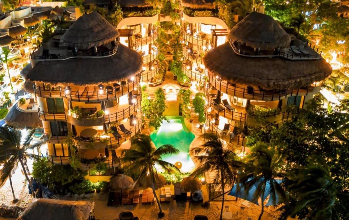 El Taj Oceanfront and Beachside Condo Hotel