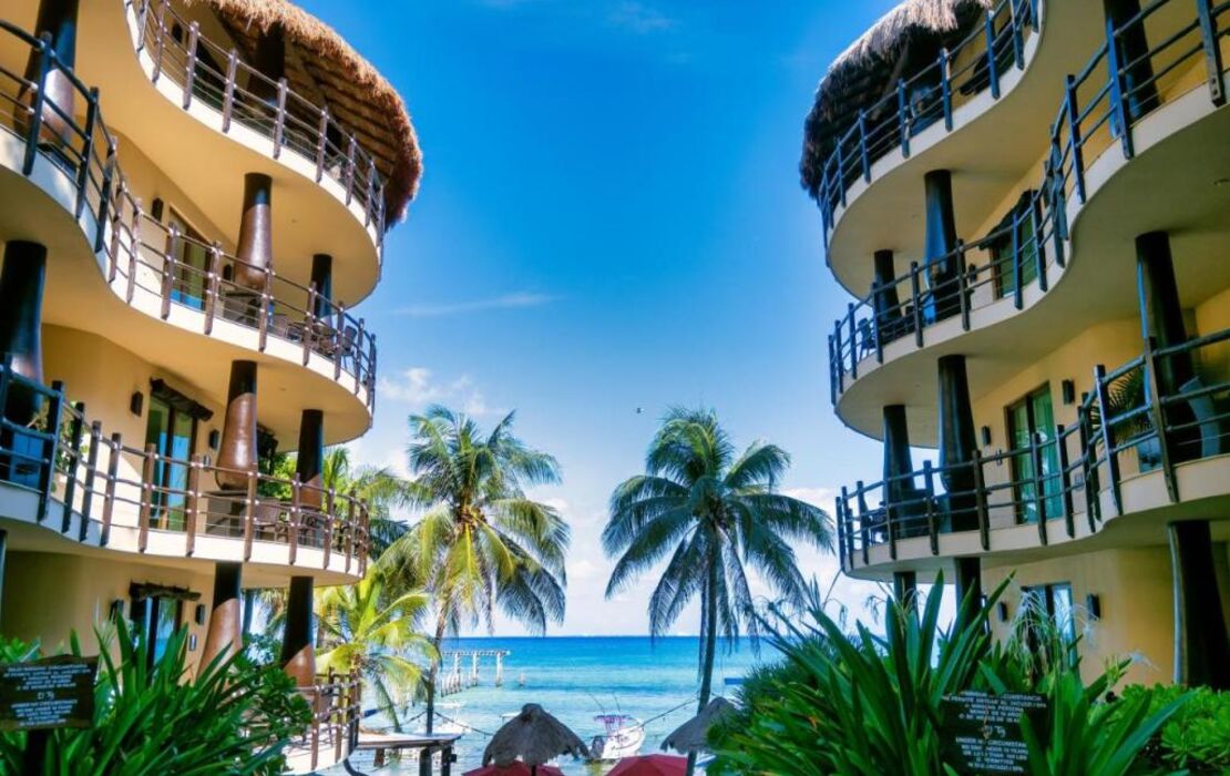 El Taj Oceanfront and Beachside Condo Hotel