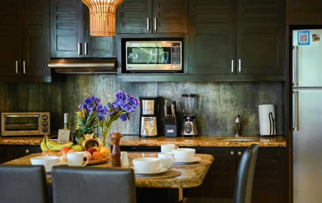 El Taj Oceanfront and Beachside Condo Hotel