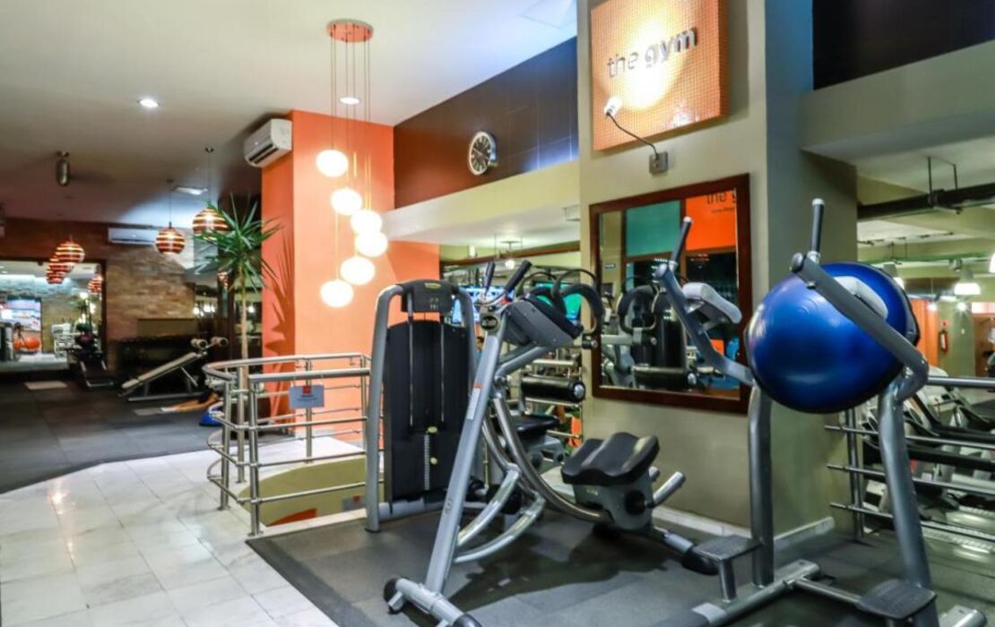 El Taj Oceanfront and Beachside Condo Hotel