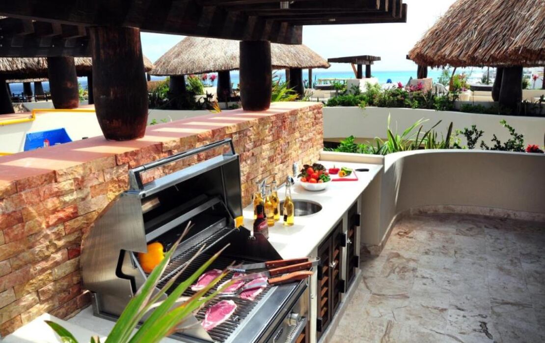 El Taj Oceanfront and Beachside Condo Hotel