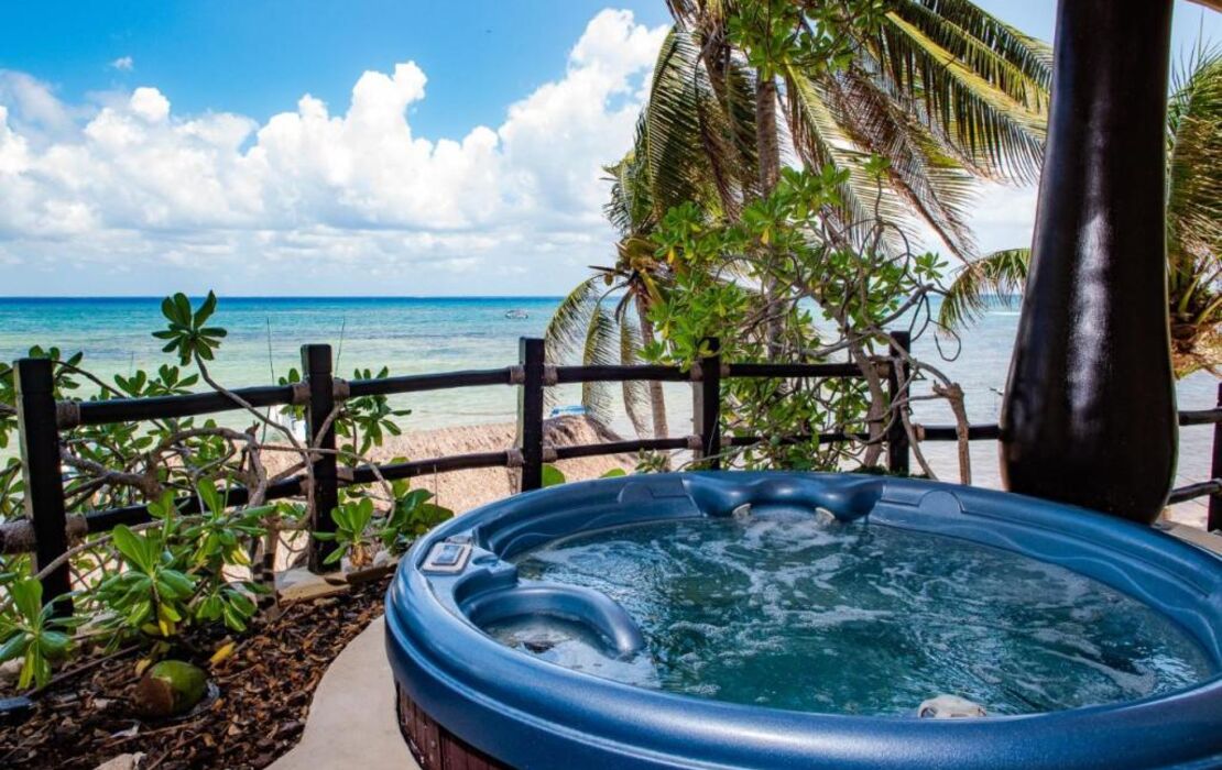 El Taj Oceanfront and Beachside Condo Hotel