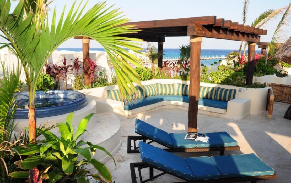 El Taj Oceanfront and Beachside Condo Hotel