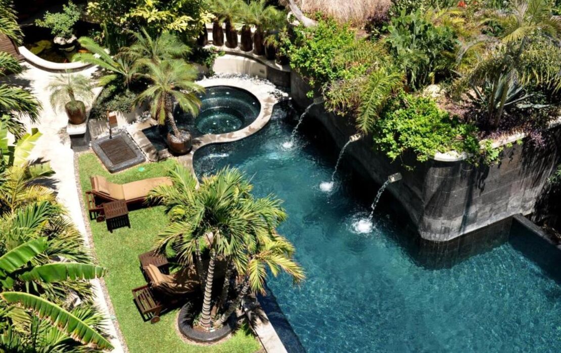 El Taj Oceanfront and Beachside Condo Hotel