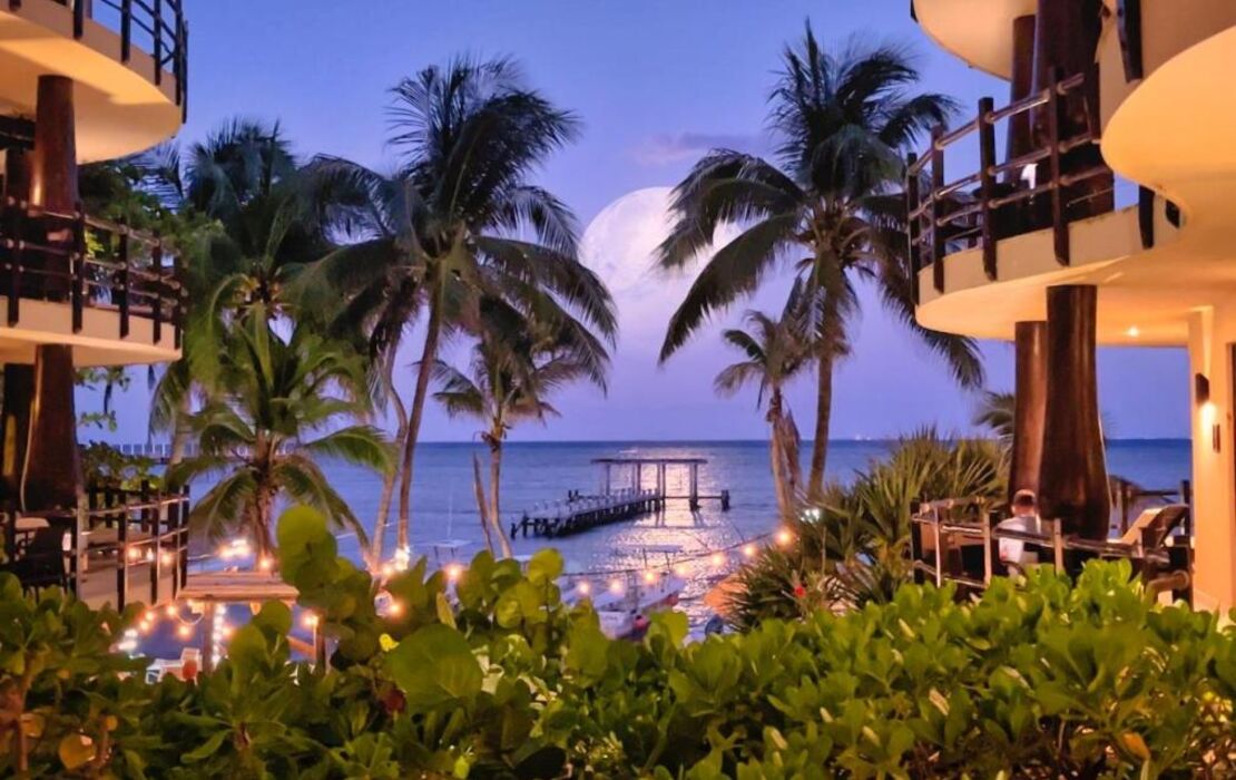 El Taj Oceanfront and Beachside Condo Hotel