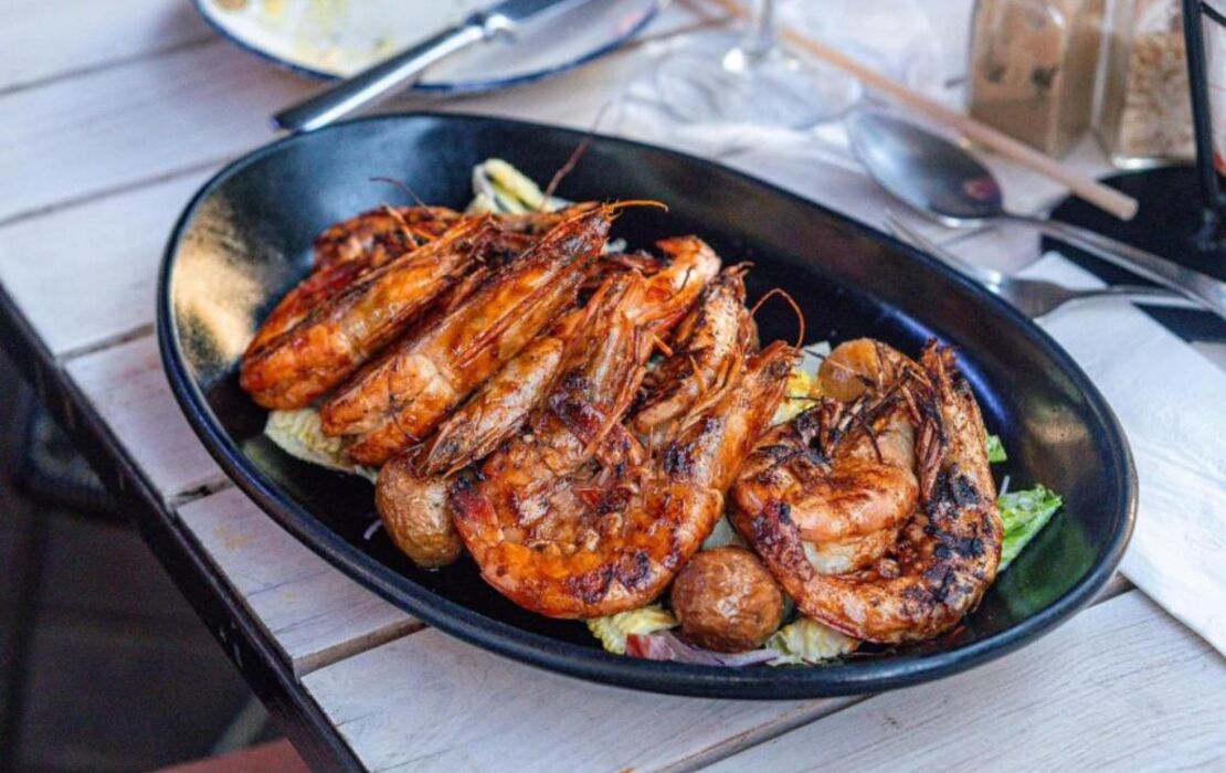 El Taj Oceanfront and Beachside Condo Hotel