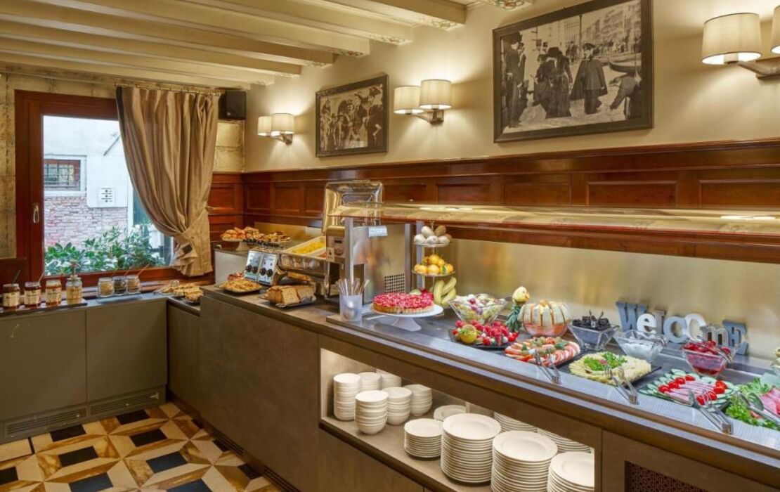 UNAHOTELS Ala Venezia-Adults 16