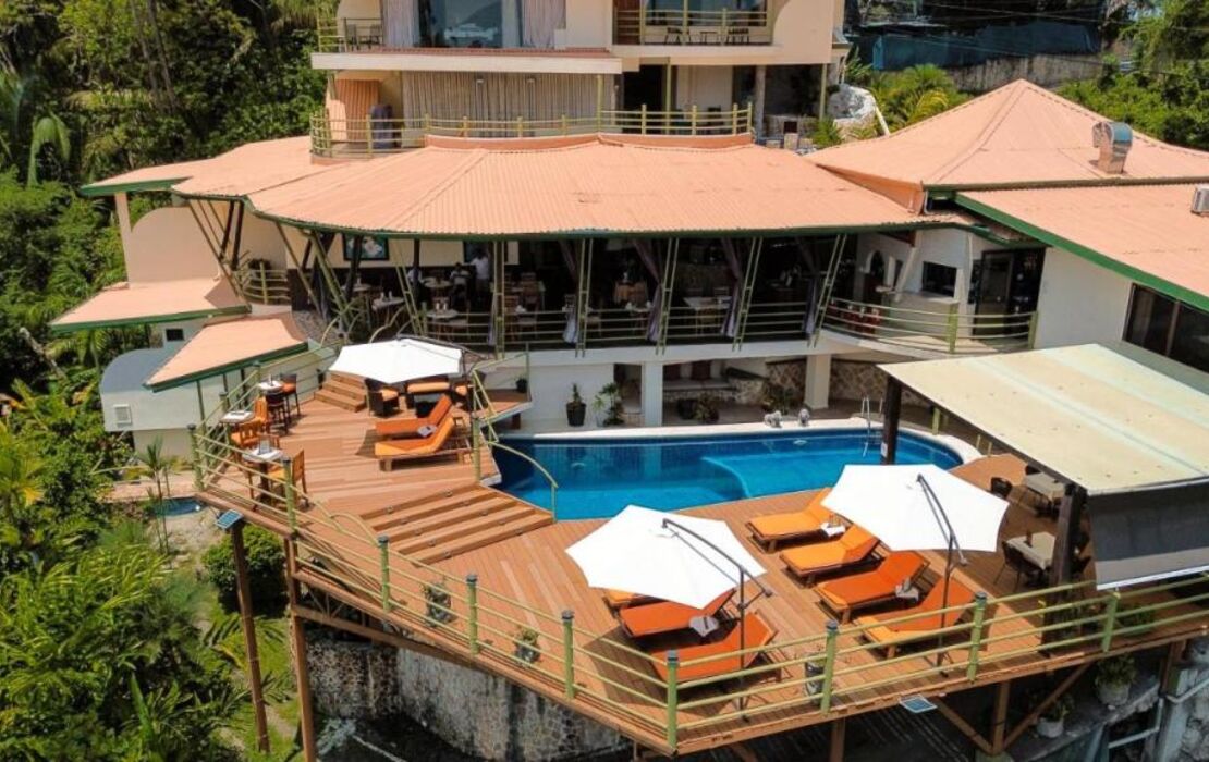 Issimo Suites (Adults Only)