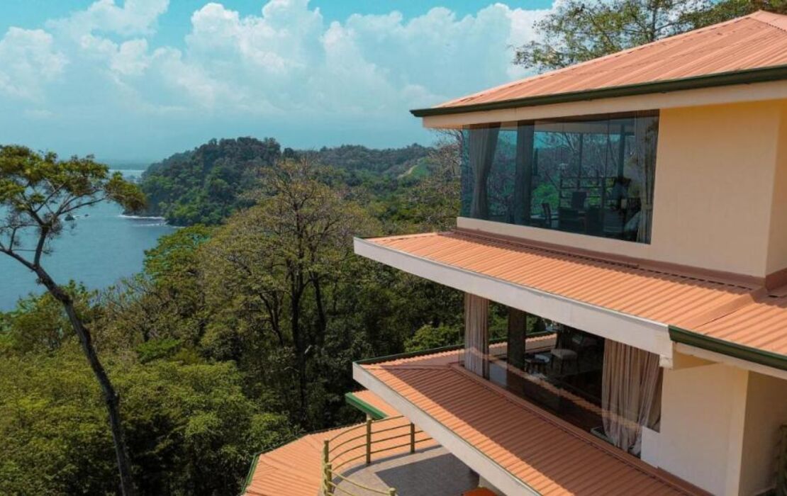 Issimo Suites (Adults Only)