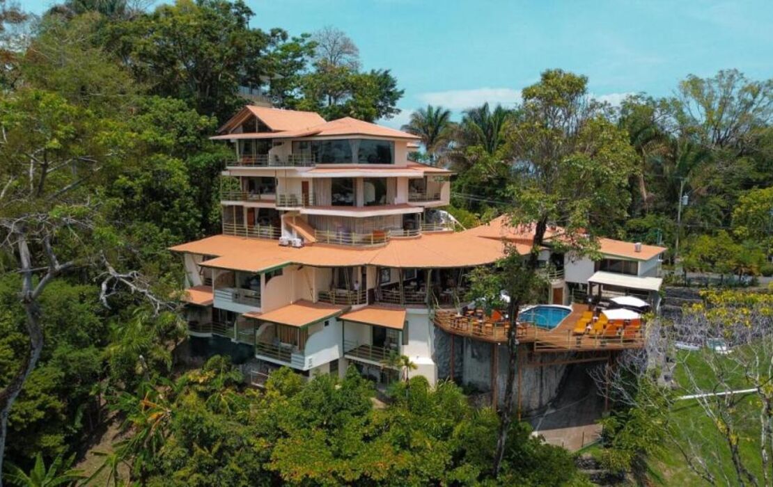 Issimo Suites (Adults Only)