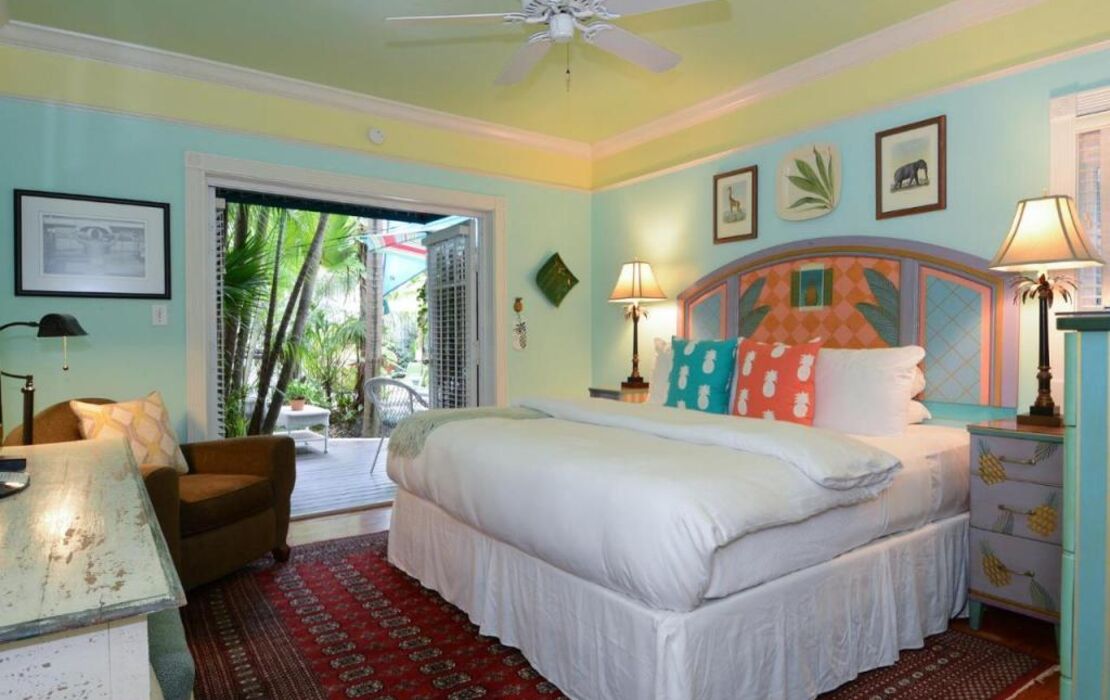 Pineapple Point Guesthouse & Resort - Gay Men's Resort