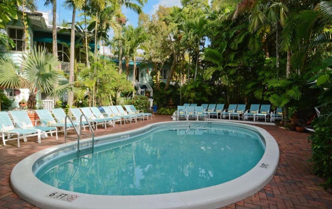 Pineapple Point Guesthouse & Resort - Gay Men's Resort