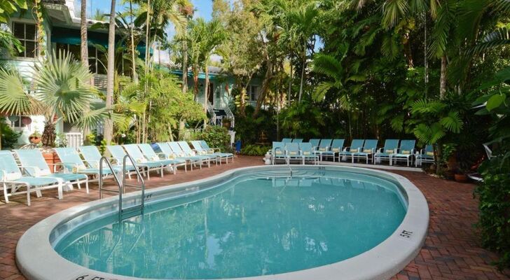Pineapple Point Guesthouse & Resort - Gay Men's Resort