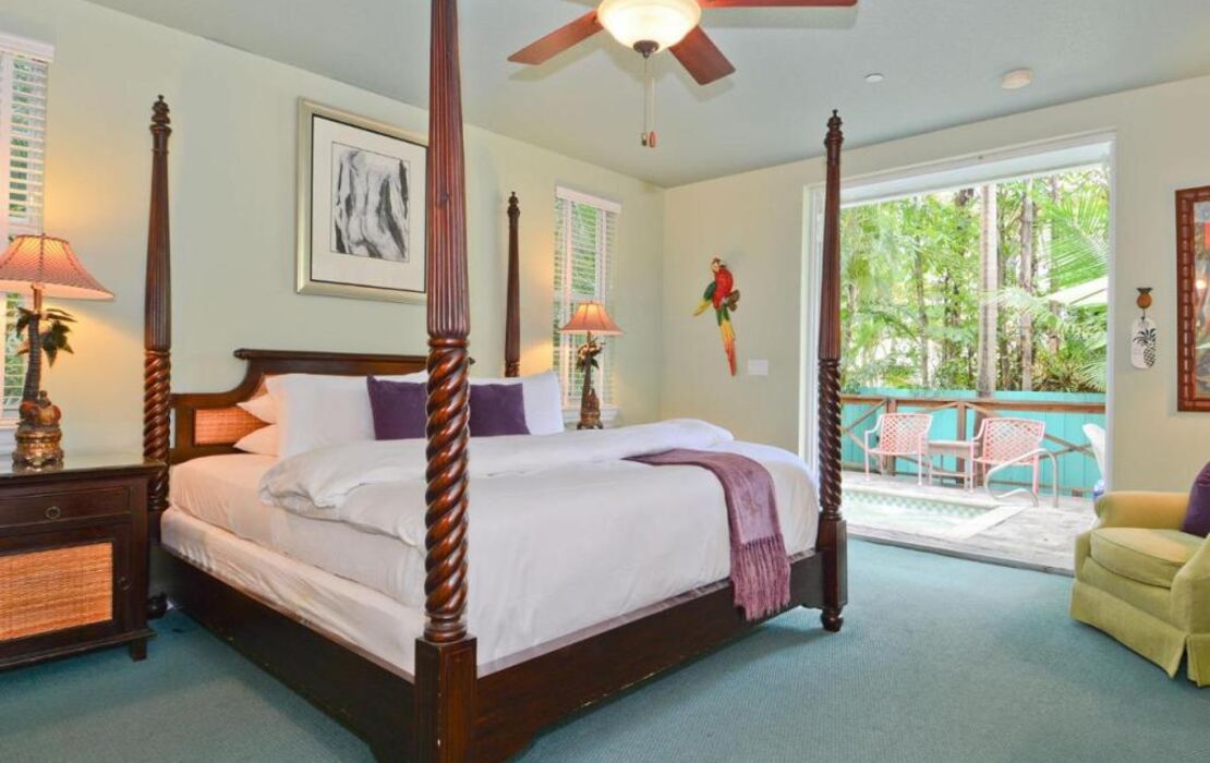 Pineapple Point Guesthouse & Resort - Gay Men's Resort