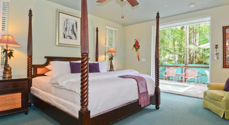 Pineapple Point Guesthouse & Resort - Gay Men's Resort