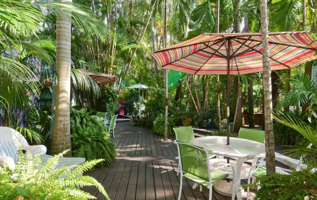 Pineapple Point Guesthouse & Resort - Gay Men's Resort