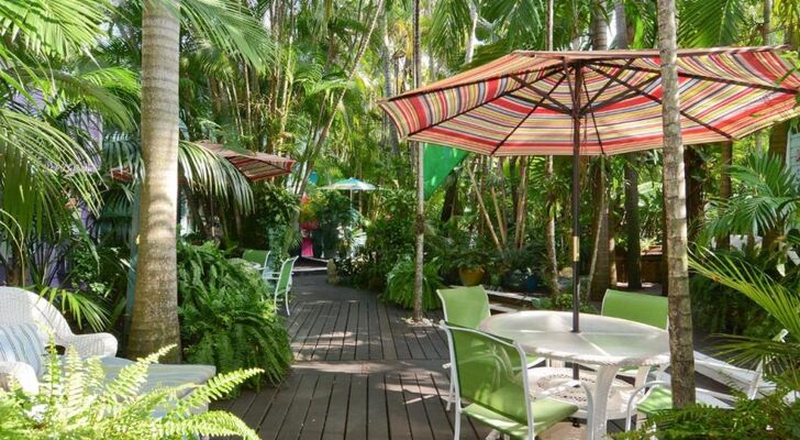 Pineapple Point Guesthouse & Resort - Gay Men's Resort