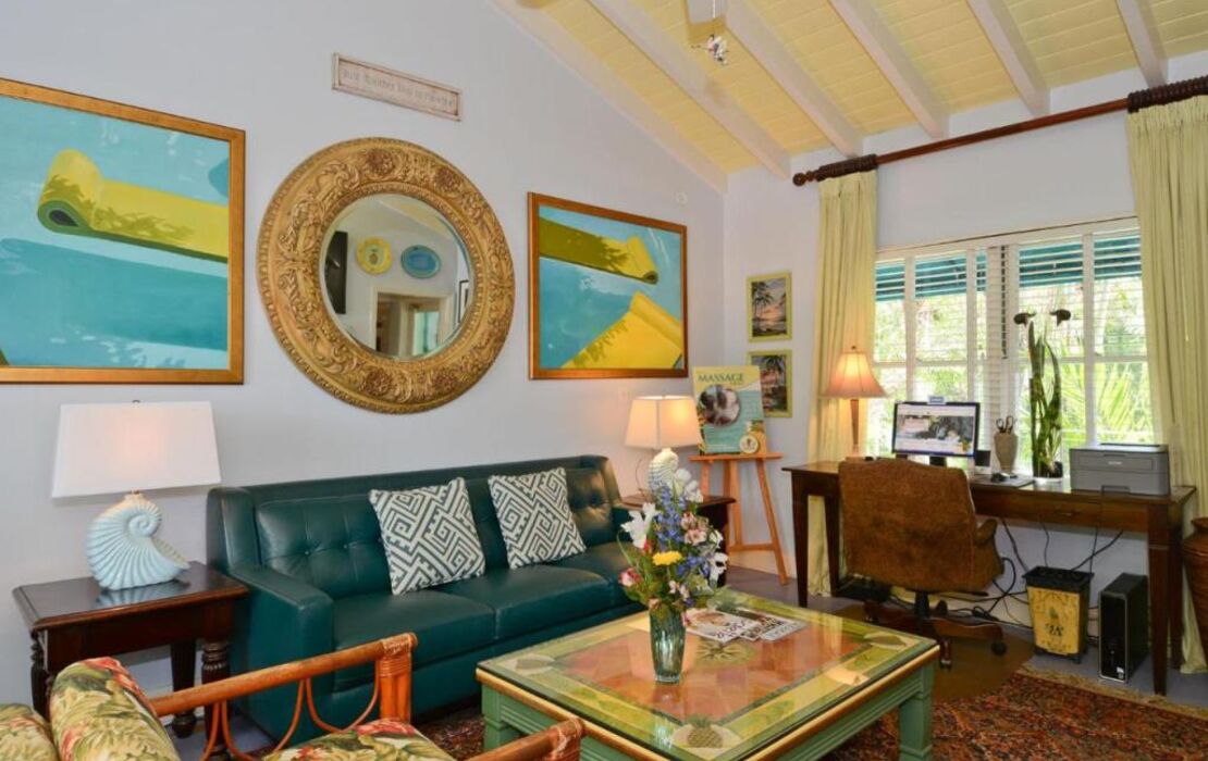 Pineapple Point Guesthouse & Resort - Gay Men's Resort